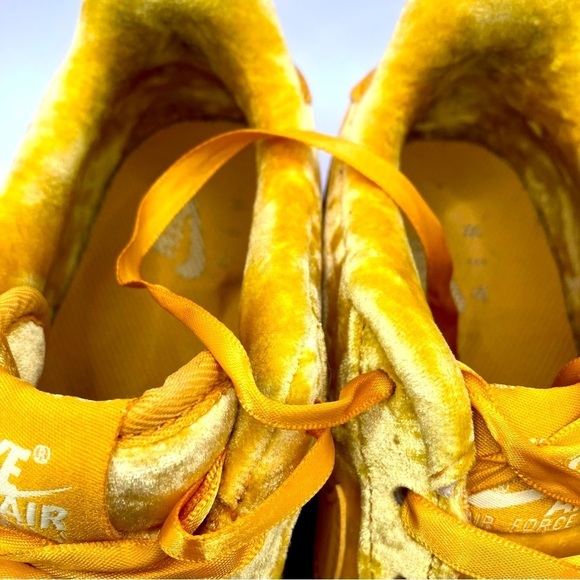 Nike Air Force 1 LV8 GS Mineral Gold yellow velour sneakers kids 6Y women’s 7.5 - Picture 6 of 8
